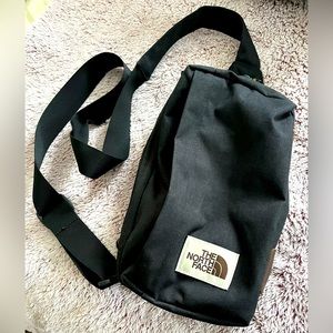 North Face, travel bag. Used once, excellent condition!